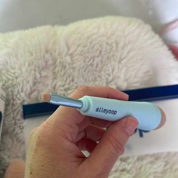 Multi tasker 4 in one makeup brush NWT it was unboxed never used Brand new - Picture 5 of 7